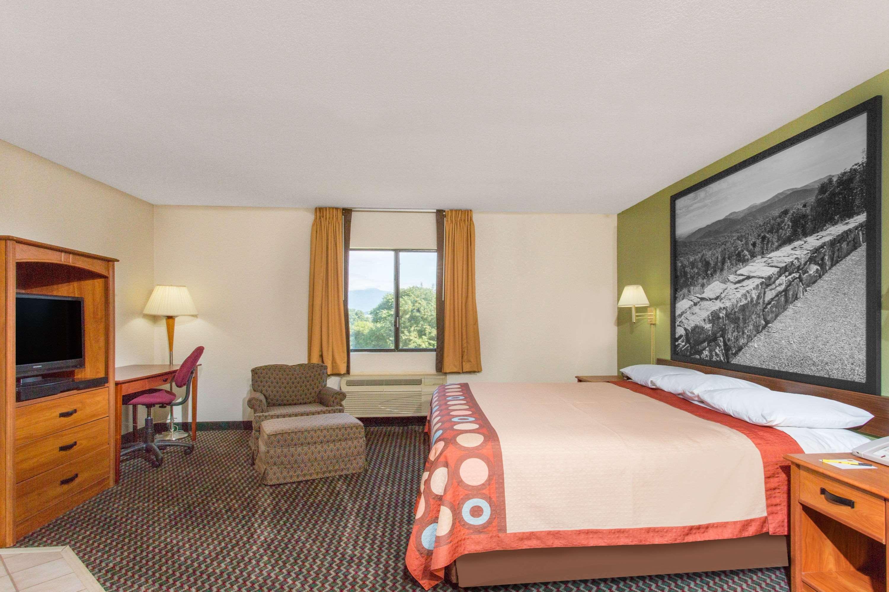 Super 8 By Wyndham Bedford Hotel Ngoại thất bức ảnh