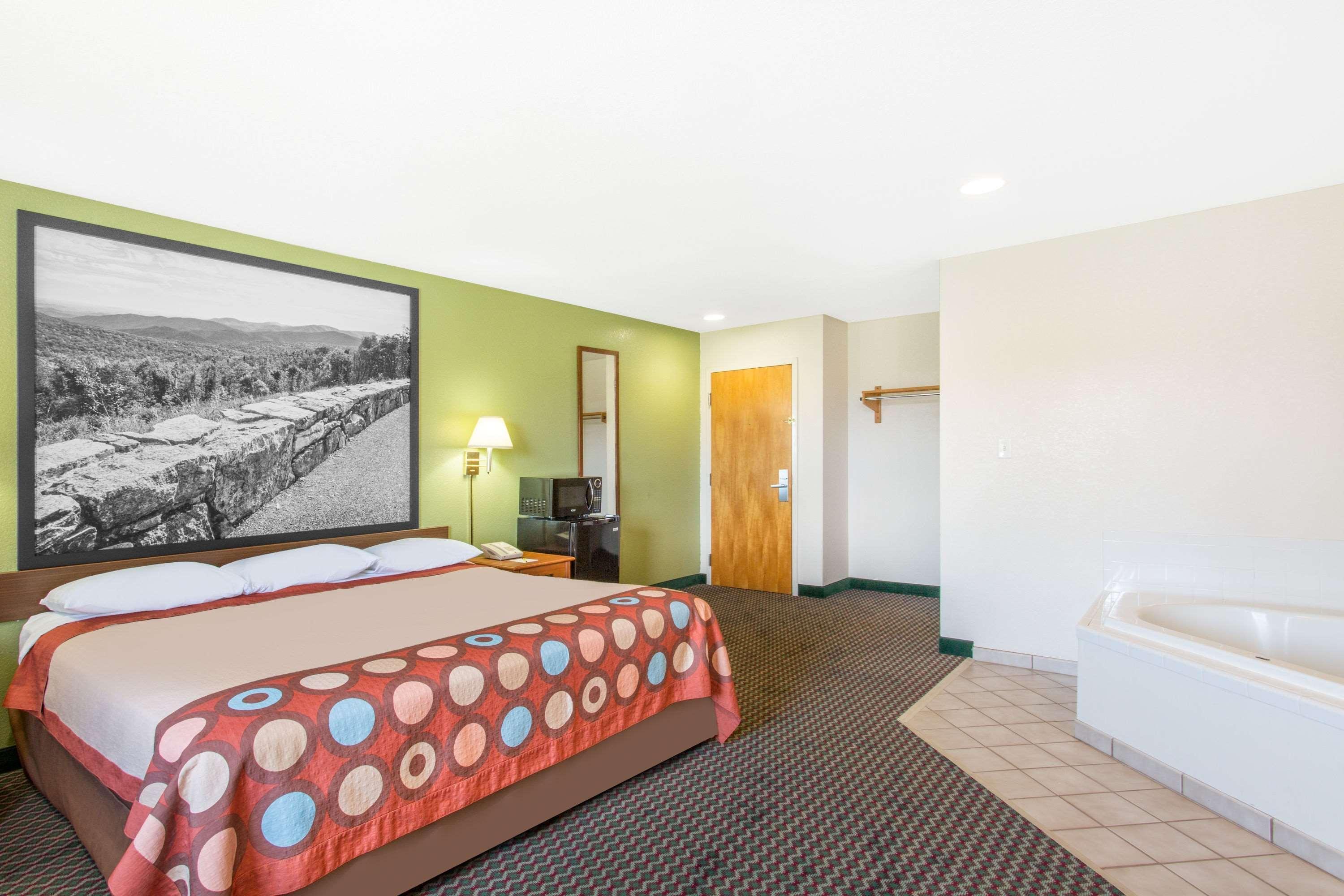 Super 8 By Wyndham Bedford Hotel Ngoại thất bức ảnh