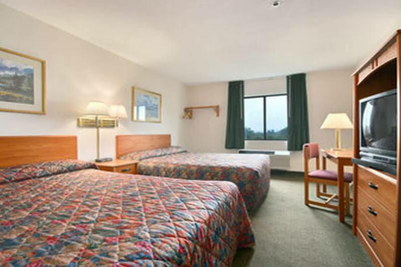 Super 8 By Wyndham Bedford Hotel Phòng bức ảnh